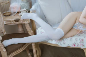 《纯欲连体衣》｜封疆疆v · 40张写真