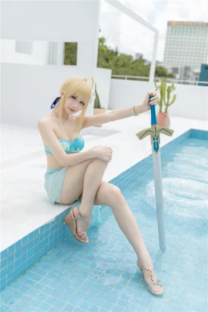 《阿尔托莉雅·潘德拉贡 泳装》｜封疆疆v · 40张写真