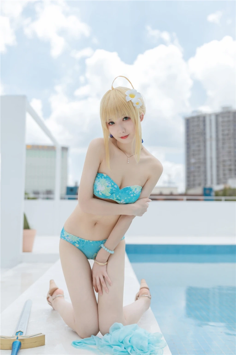 《阿尔托莉雅·潘德拉贡 泳装》｜封疆疆v · 40张写真