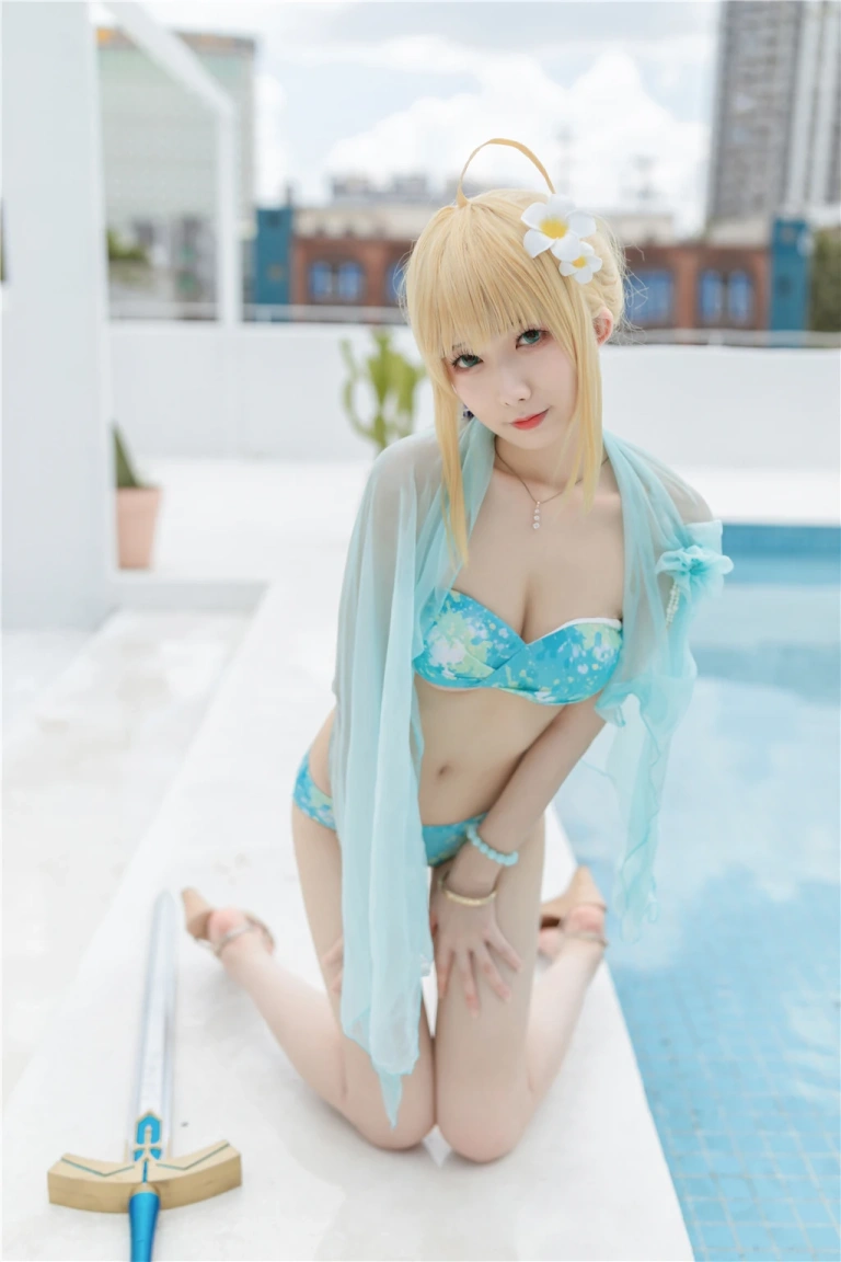 《阿尔托莉雅·潘德拉贡 泳装》｜封疆疆v · 40张写真
