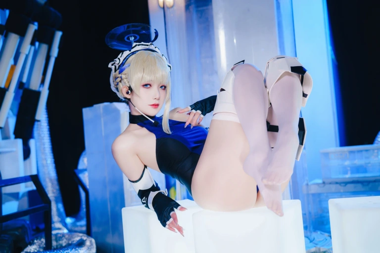 《飞鸟马时竞泳》｜封疆疆v · 41张写真