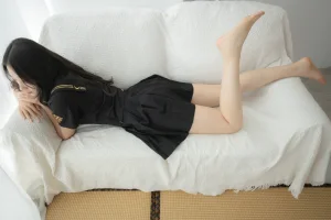 《VOL.001》｜紧急企划 · 45张写真、1 个视频