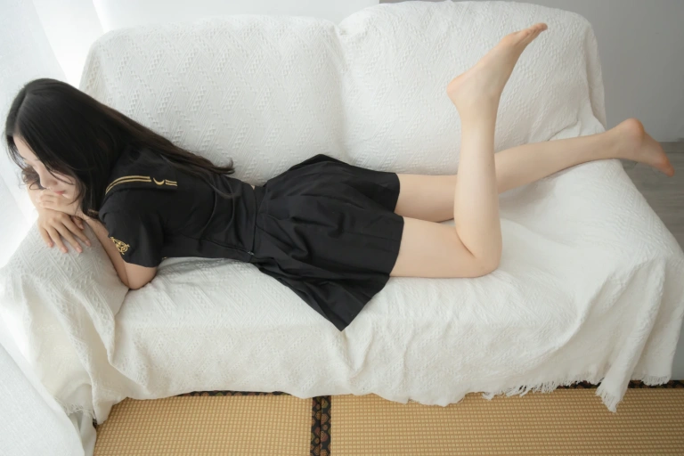 《VOL.001》｜紧急企划 · 45张写真、1 个视频