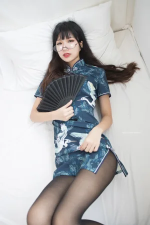 《VOL.002》｜紧急企划 · 60张写真、1 个视频