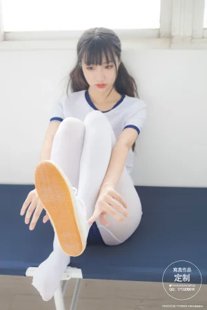 《VOL.004》｜紧急企划 · 69张写真、1 个视频