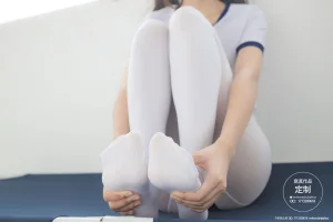 《VOL.004》｜紧急企划 · 69张写真、1 个视频