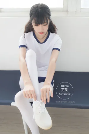 《VOL.004》｜紧急企划 · 69张写真、1 个视频