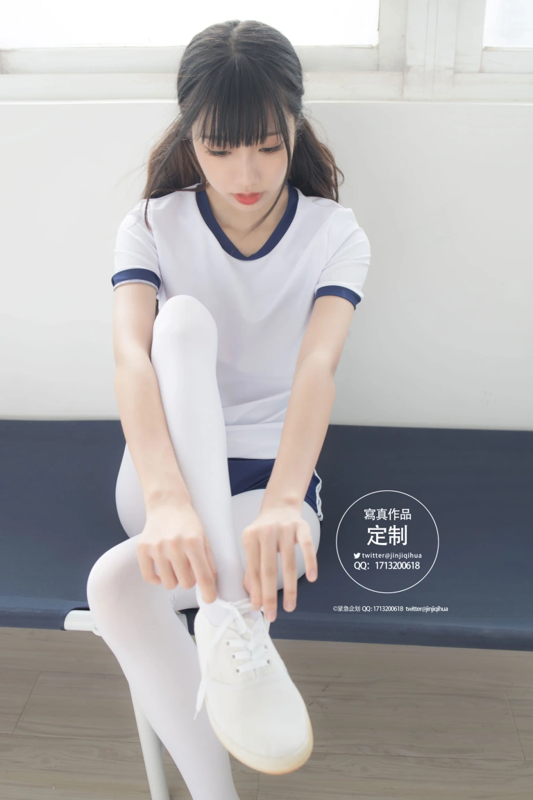 《VOL.004》｜紧急企划 · 69张写真、1 个视频