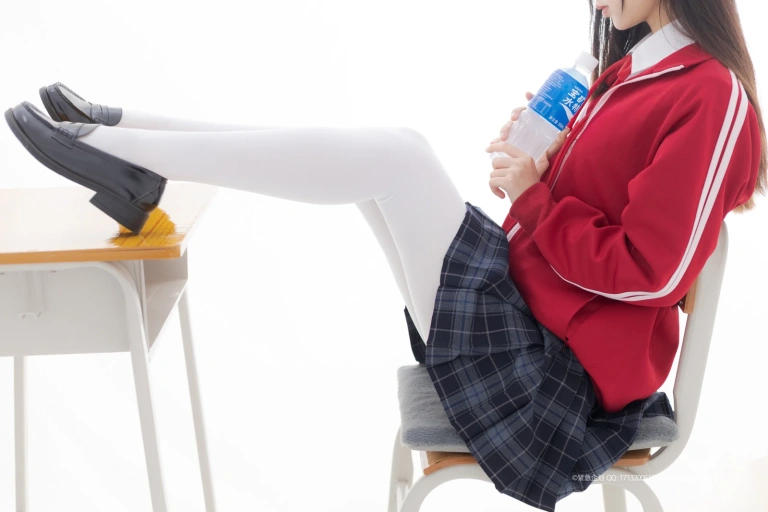 《VOL.008》｜紧急企划 · 108张写真、1 个视频