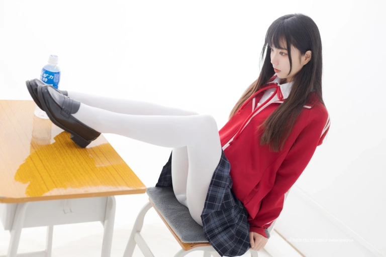 《VOL.008》｜紧急企划 · 108张写真、1 个视频