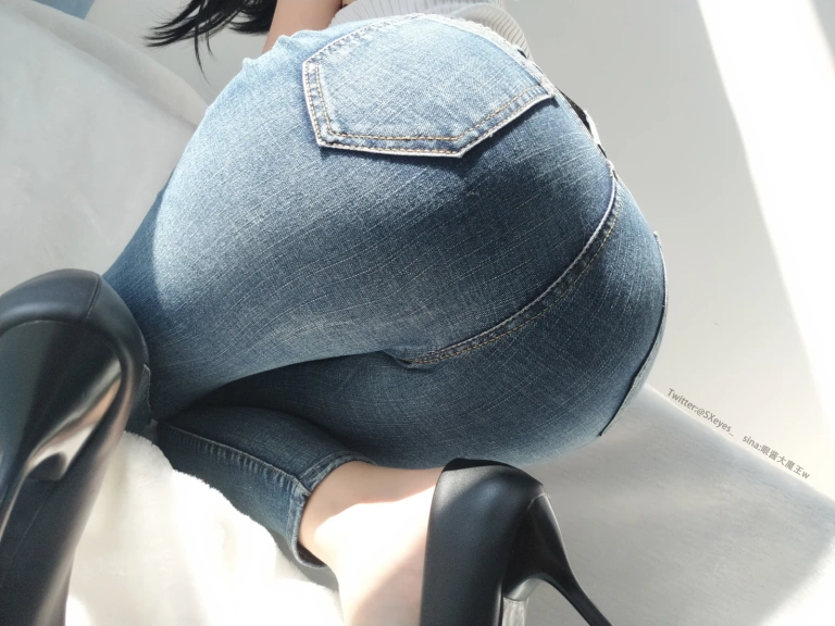 《牛仔裤》｜眼酱大魔王w · 32张写真
