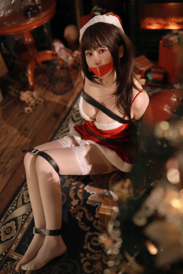 《圣诞礼物×捆绑》｜小容仔咕咕咕w · 49张写真