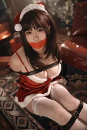 《圣诞礼物×捆绑》｜小容仔咕咕咕w · 49张写真