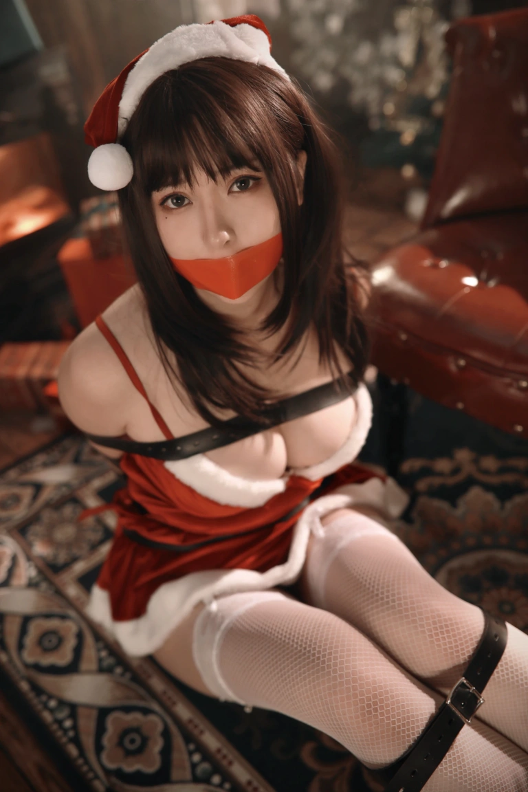 《圣诞礼物×捆绑》｜小容仔咕咕咕w · 49张写真