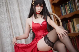 《大凤礼服》｜樱落酱w · 14张写真