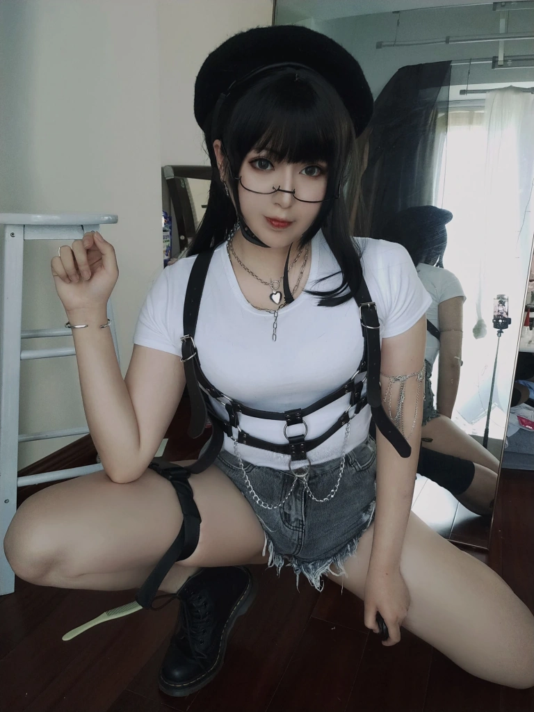 《白T》｜小容仔咕咕咕w · 20张写真、2 个视频