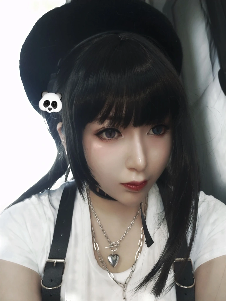 《白T》｜小容仔咕咕咕w · 20张写真、2 个视频
