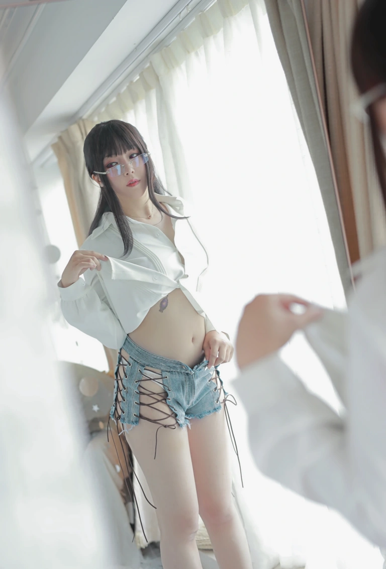 《创口贴OL》｜小容仔咕咕咕w · 36张写真、1 个视频