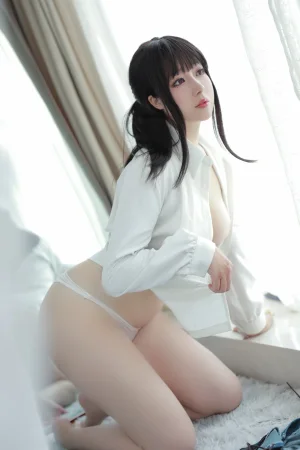 《创口贴OL》｜小容仔咕咕咕w · 36张写真、1 个视频