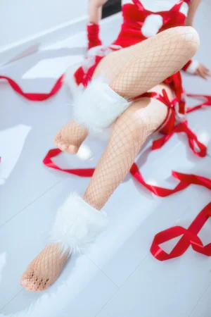 《网袜丝带兔兔》｜洛桑w伊梓 · 46张写真、4 个视频