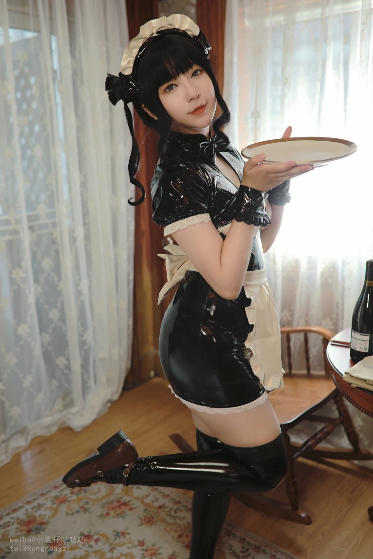 《南半球女仆》｜小容仔咕咕咕w · 38张写真、1 个视频