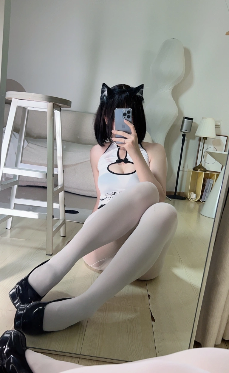 《专属白丝汤圆》｜洛桑w伊梓 · 27张写真