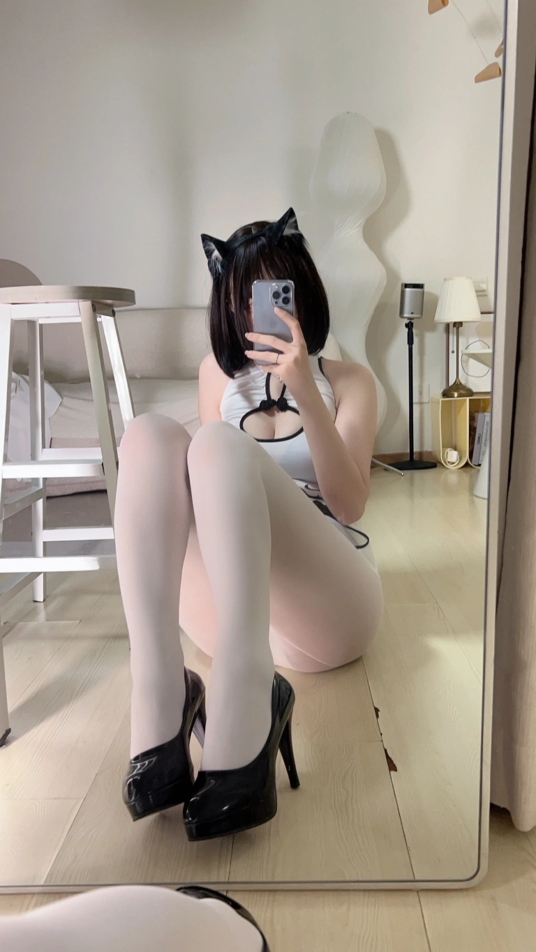 《专属白丝汤圆》｜洛桑w伊梓 · 27张写真