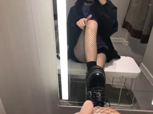 《试衣间无修原图带视频》｜眼酱大魔王w · 27张写真、2 个视频