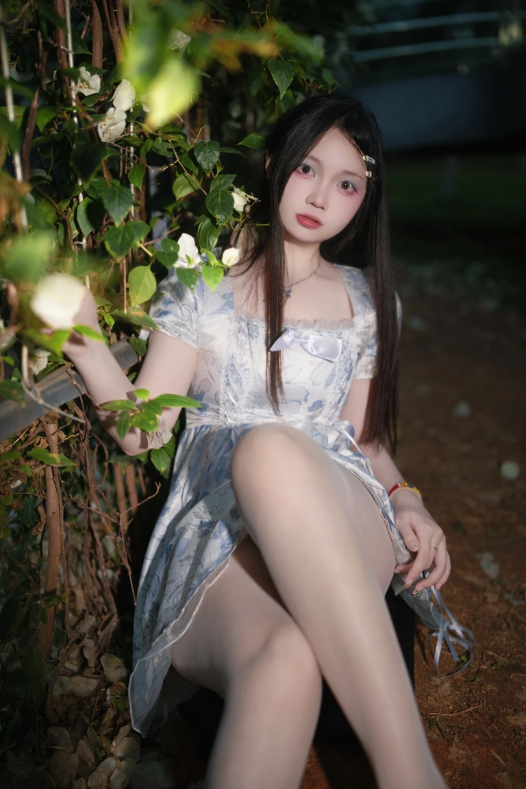 《春夏之交》｜洛桑w伊梓 · 45张写真