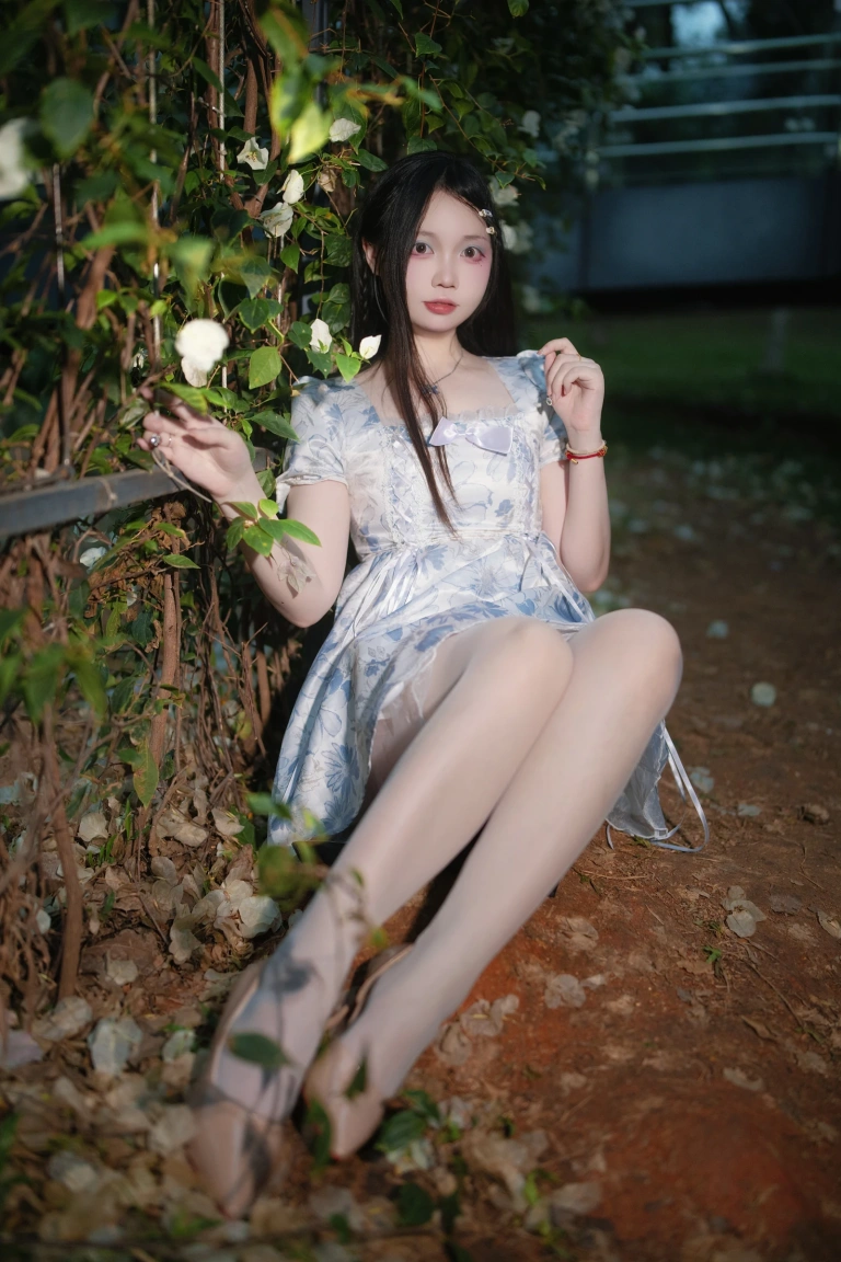 《春夏之交》｜洛桑w伊梓 · 45张写真