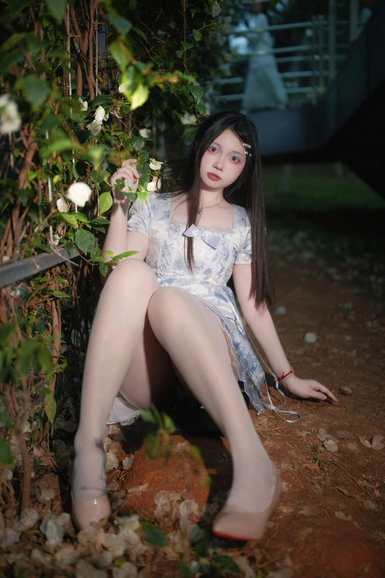 《春夏之交》｜洛桑w伊梓 · 45张写真
