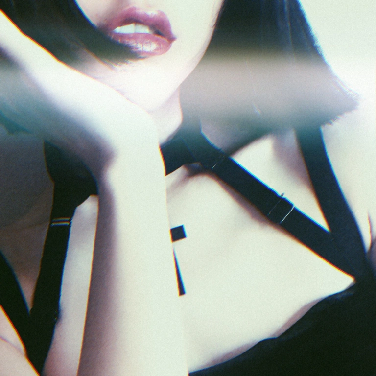 《项圈身体局部》｜眼酱大魔王w · 7张写真