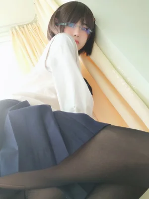 《VOL.24 小学妹》｜眼酱大魔王w · 35张写真