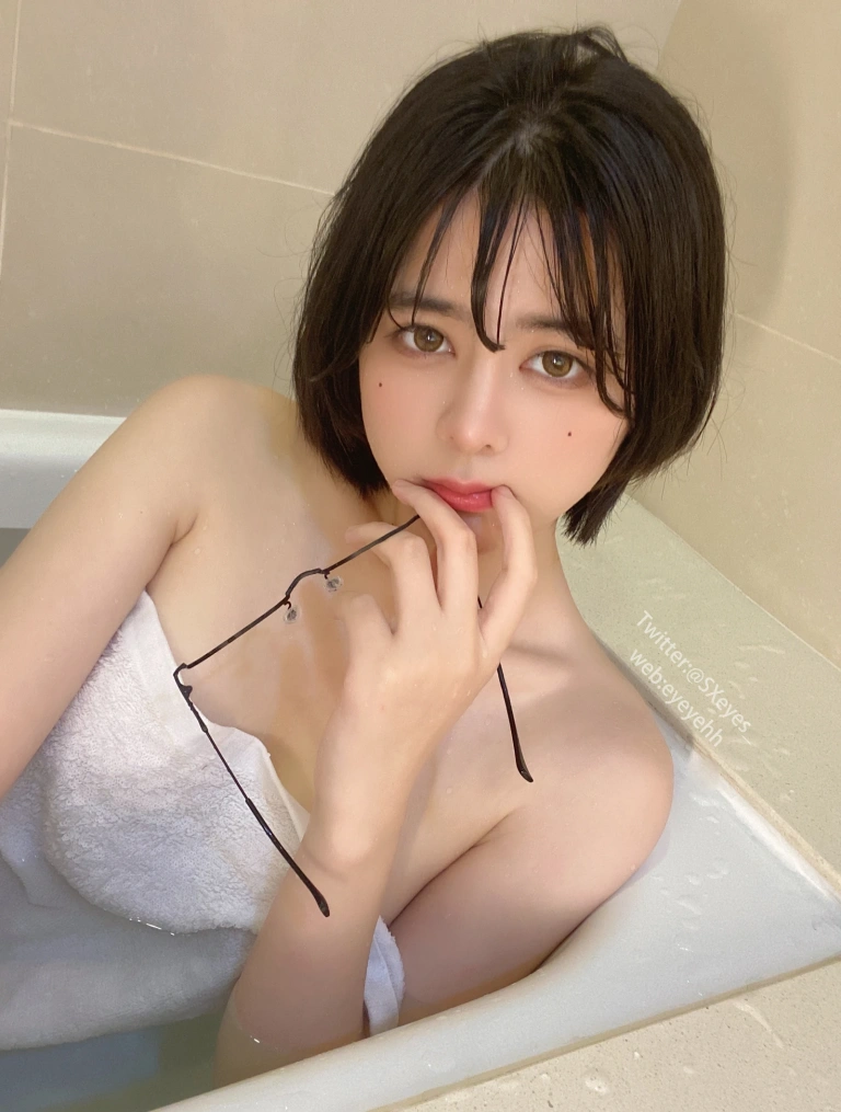 《VOL.33 风吕に入る》｜眼酱大魔王w · 26张写真、1 个视频