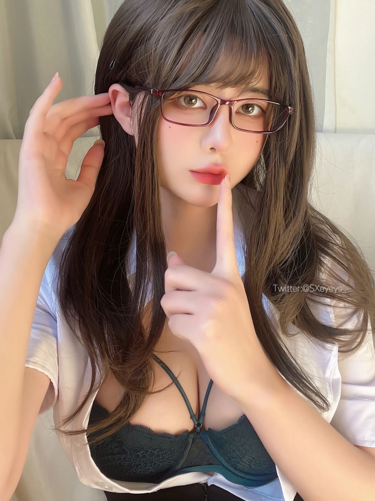《Fantia 2022年01月会员合集》｜眼酱大魔王w · 12张写真