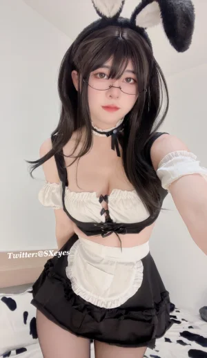 《Fantia 2022年12月会员合集》｜眼酱大魔王w · 30张写真、1 个视频