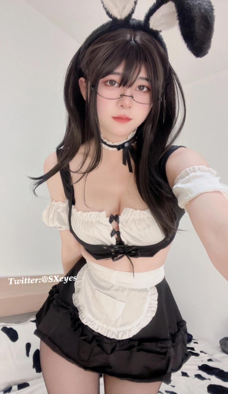 《Fantia 2022年12月会员合集》｜眼酱大魔王w · 30张写真、1 个视频