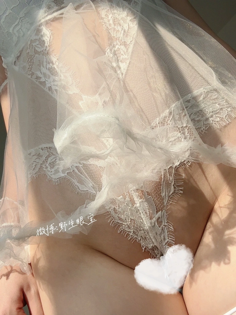 《Fantia 2024年12月会员合集》｜眼酱大魔王w · 39张写真、1 个视频
