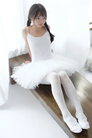 《X-042》｜森萝财团 · 115张写真、1 个视频
