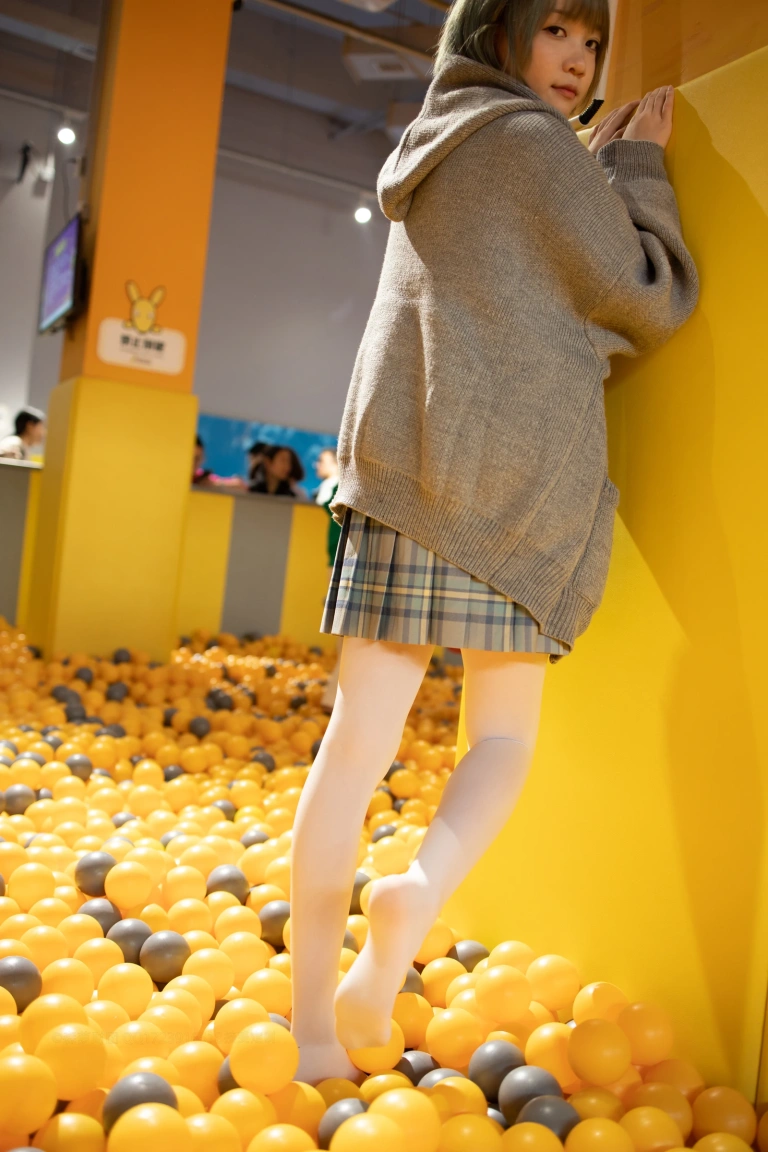 《X-047》｜森萝财团 · 141张写真、1 个视频