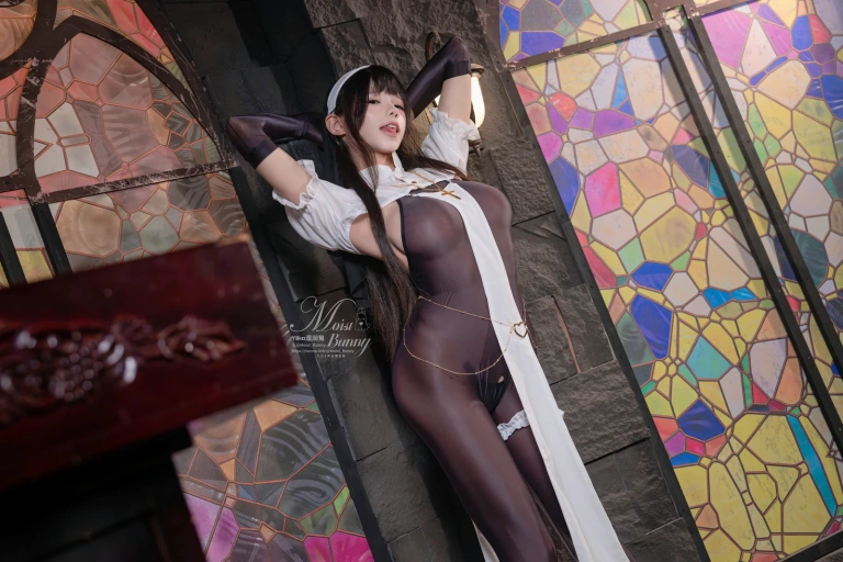 《布道圣女&Abracadabra·傲慢扭胯舞 [72P1V-1.71GB]》｜Yiko湿润兔 · 73张写真、1 个视频