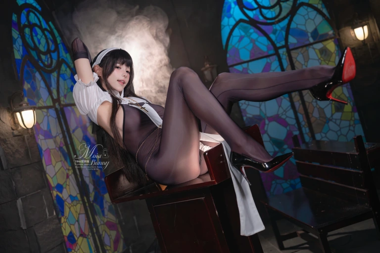 《布道圣女&Abracadabra·傲慢扭胯舞 [72P1V-1.71GB]》｜Yiko湿润兔 · 73张写真、1 个视频