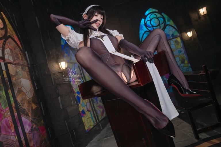 《布道圣女&Abracadabra·傲慢扭胯舞 [72P1V-1.71GB]》｜Yiko湿润兔 · 73张写真、1 个视频