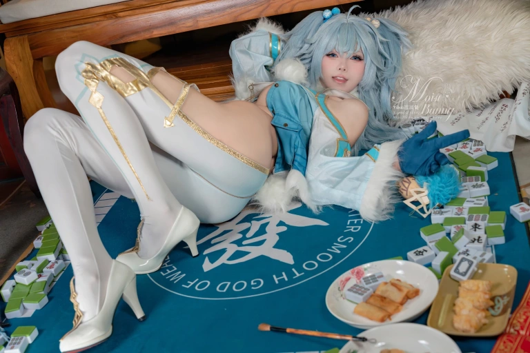 《妙手回春-芙洛伦&E：ku [77P1V-1.53GB]》｜Yiko湿润兔 · 78张写真、1 个视频