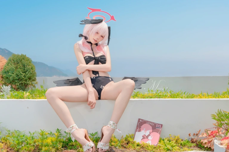 《下江小春 泳装 [96P2V-2.4GB]》｜Yiko湿润兔 · 96张写真、2 个视频