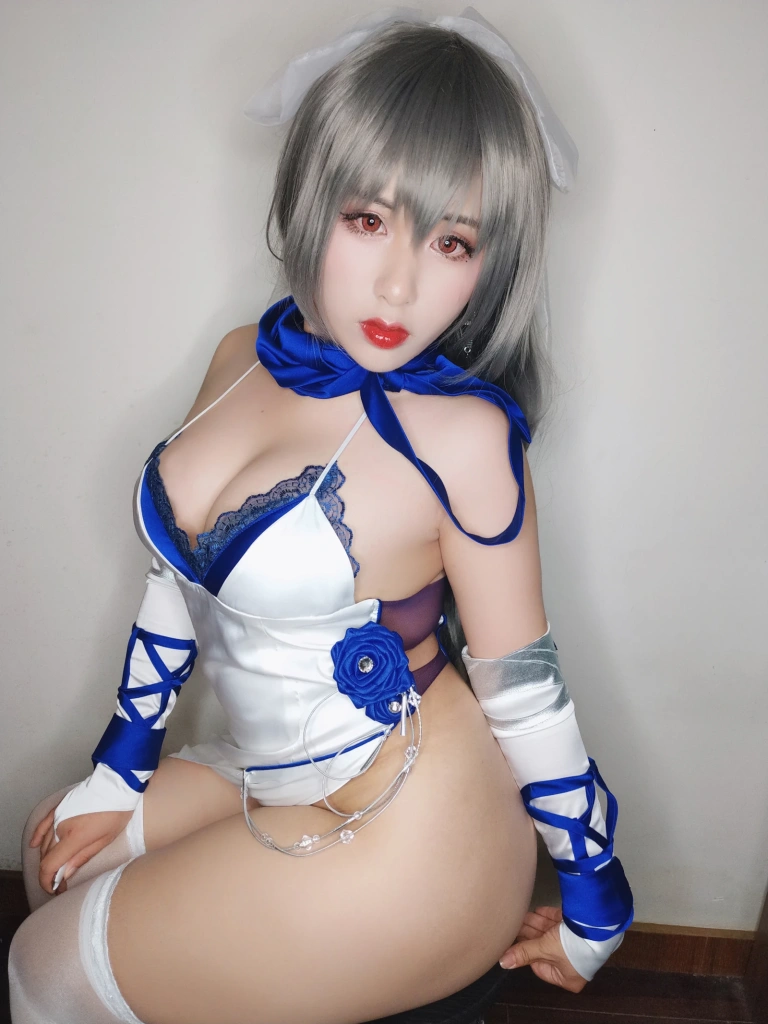 《路易九世礼服自拍》｜柘烟Zuken · 39张写真、2 个视频