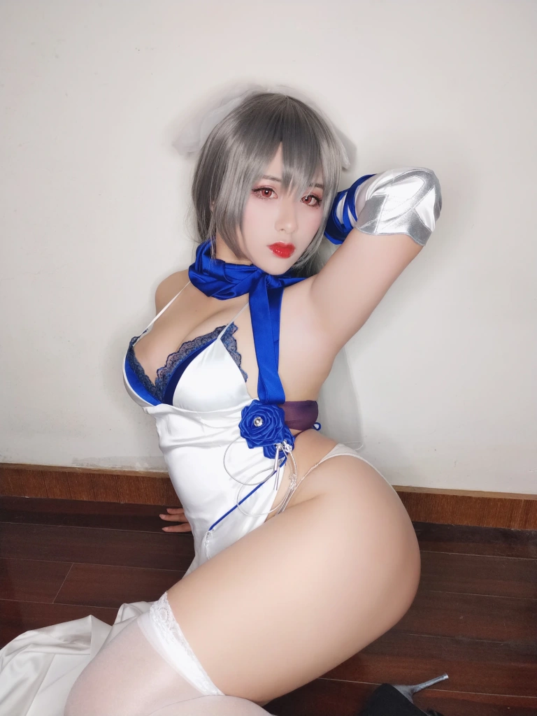 《路易九世礼服自拍》｜柘烟Zuken · 39张写真、2 个视频