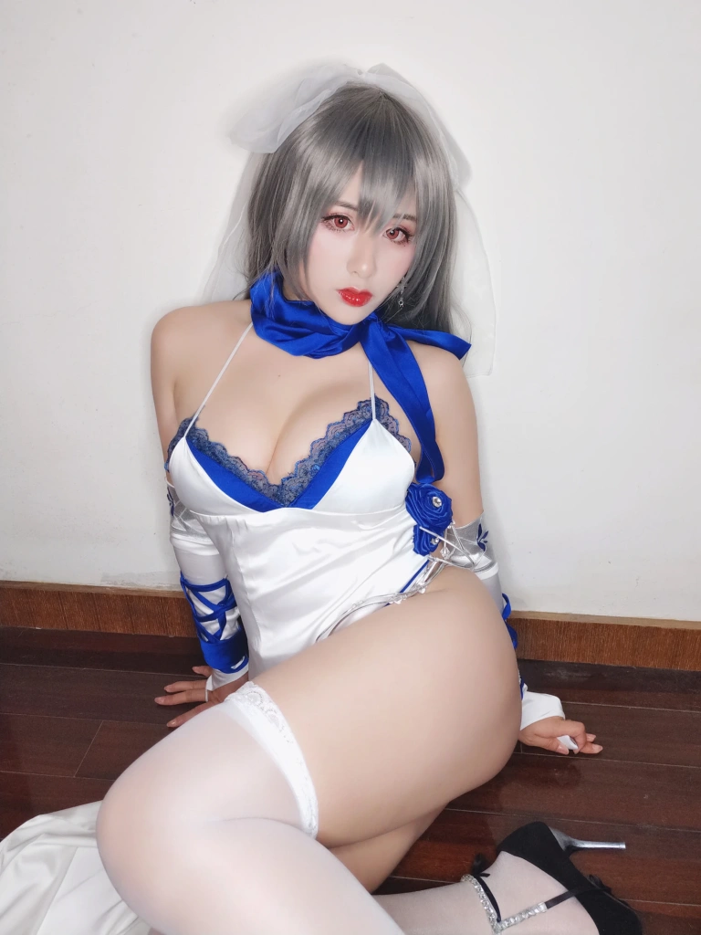 《路易九世礼服自拍》｜柘烟Zuken · 39张写真、2 个视频
