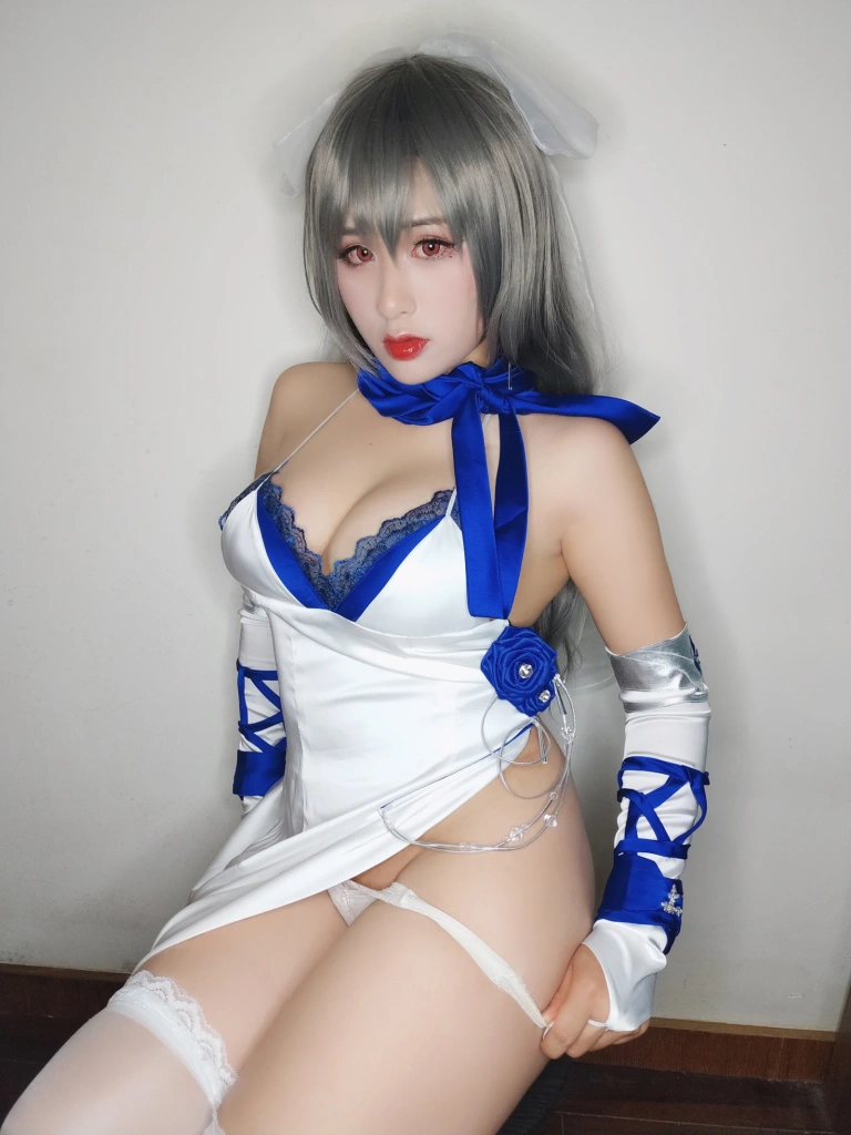 《路易九世礼服自拍》｜柘烟Zuken · 39张写真、2 个视频